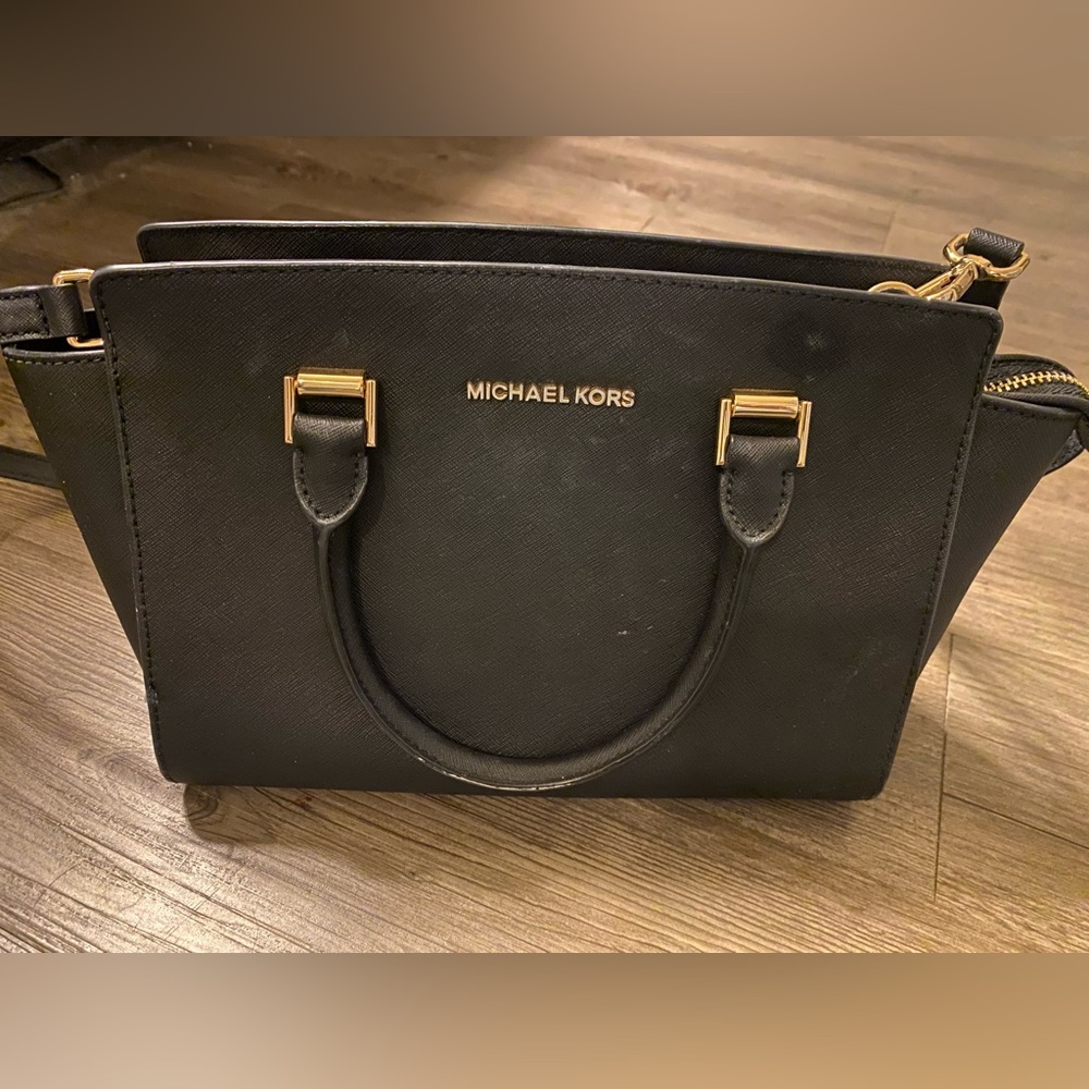 Black Michael Kors Purse with matching wallet